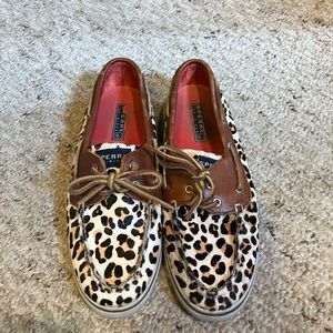 Cheetah Sperry’s size 8